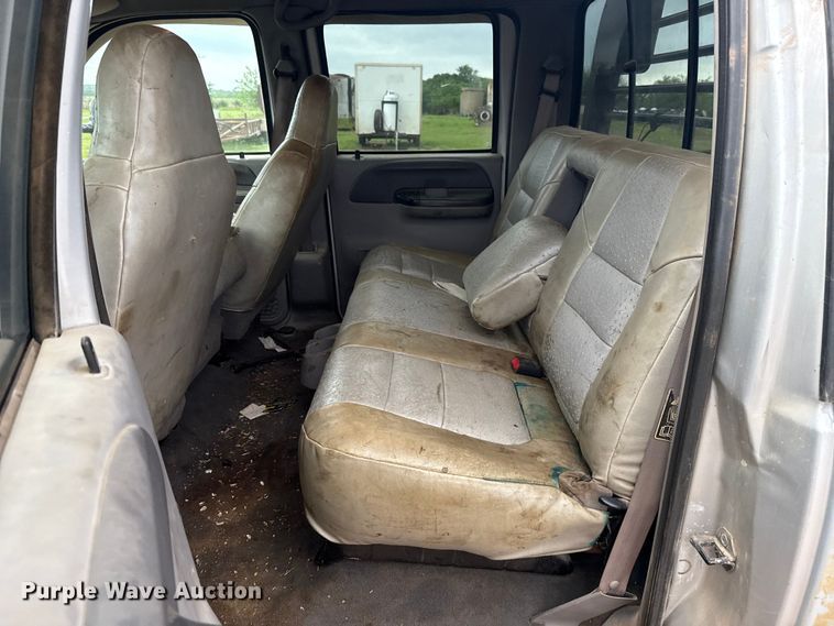image for item ET6068 2001 Ford F350 Super Duty Crew Cab pickup truck
