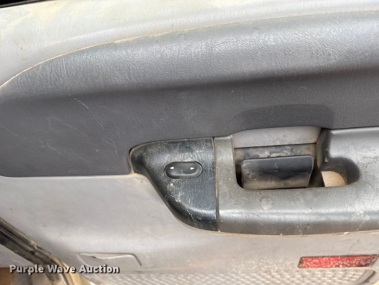 image for item ET6068 2001 Ford F350 Super Duty Crew Cab pickup truck