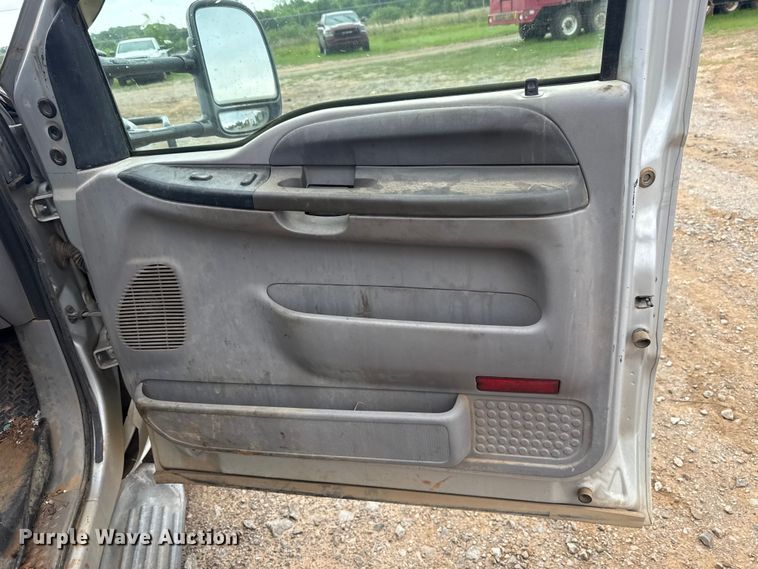 image for item ET6068 2001 Ford F350 Super Duty Crew Cab pickup truck