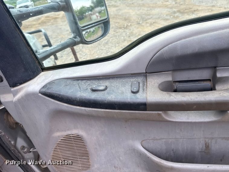 image for item ET6068 2001 Ford F350 Super Duty Crew Cab pickup truck