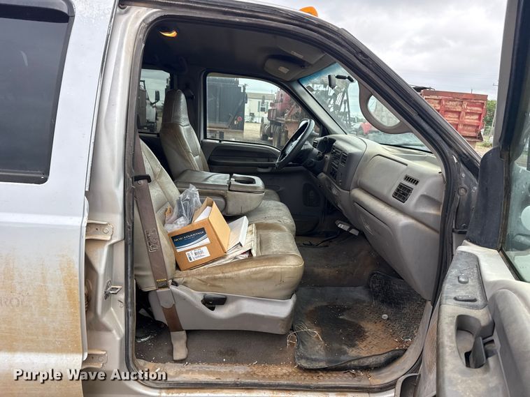 image for item ET6068 2001 Ford F350 Super Duty Crew Cab pickup truck