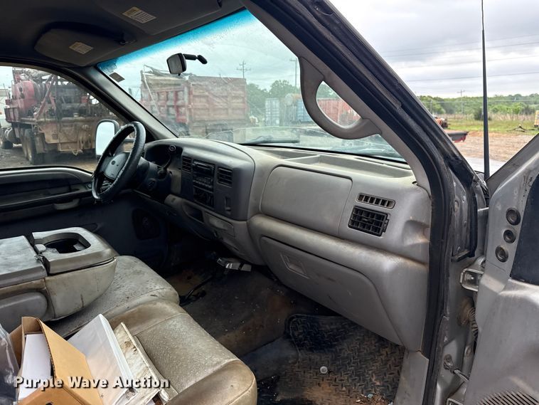 image for item ET6068 2001 Ford F350 Super Duty Crew Cab pickup truck