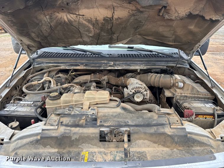 image for item ET6068 2001 Ford F350 Super Duty Crew Cab pickup truck