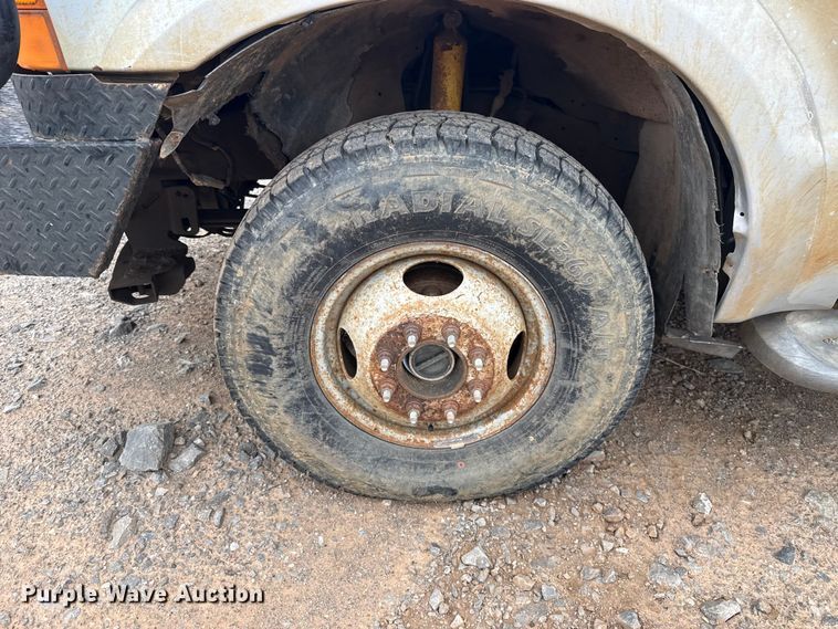 image for item ET6068 2001 Ford F350 Super Duty Crew Cab pickup truck