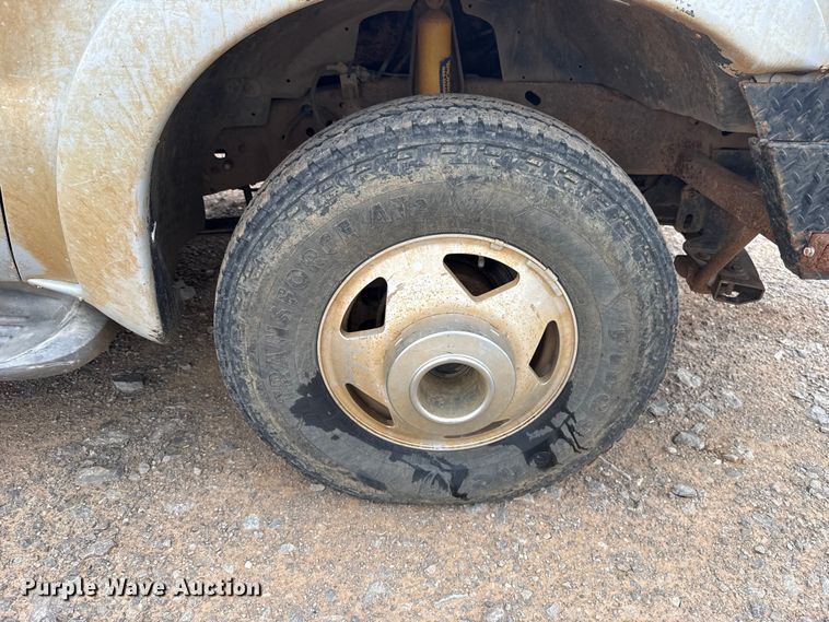 image for item ET6068 2001 Ford F350 Super Duty Crew Cab pickup truck