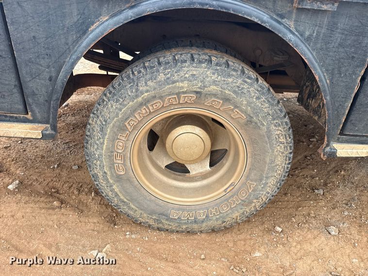 image for item ET6068 2001 Ford F350 Super Duty Crew Cab pickup truck