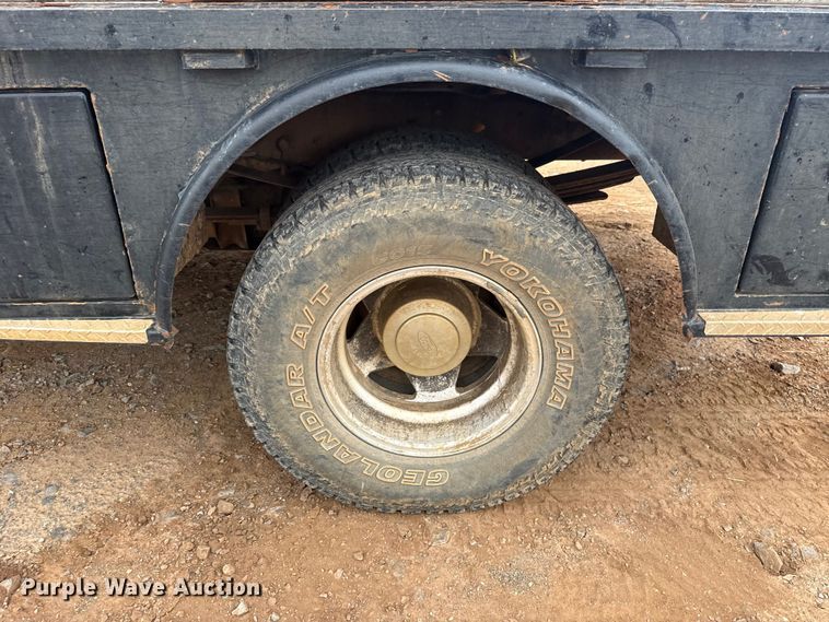 image for item ET6068 2001 Ford F350 Super Duty Crew Cab pickup truck