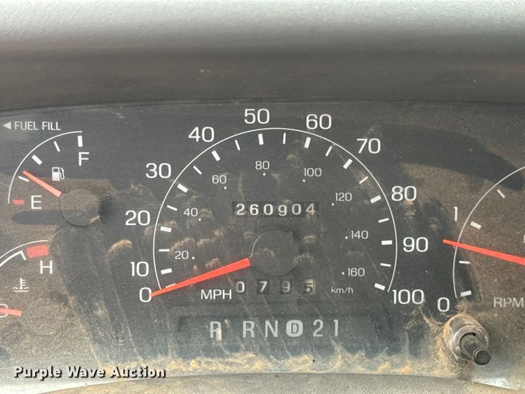 image for item ET6068 2001 Ford F350 Super Duty Crew Cab pickup truck