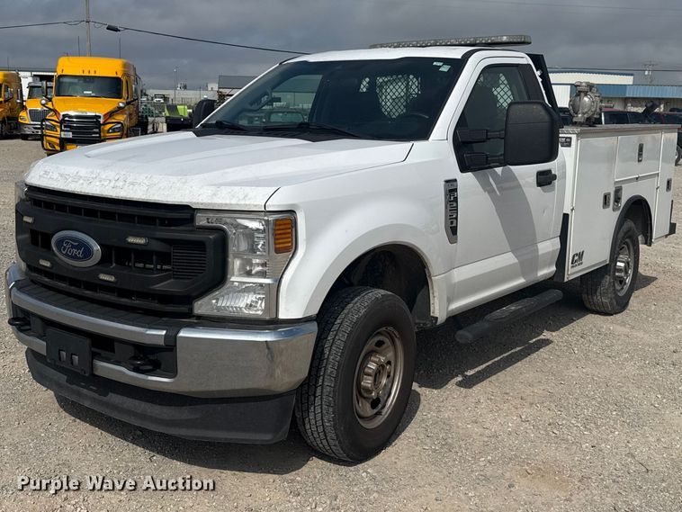 image for item ET6077 2021 Ford F250  utility bed pickup truck
