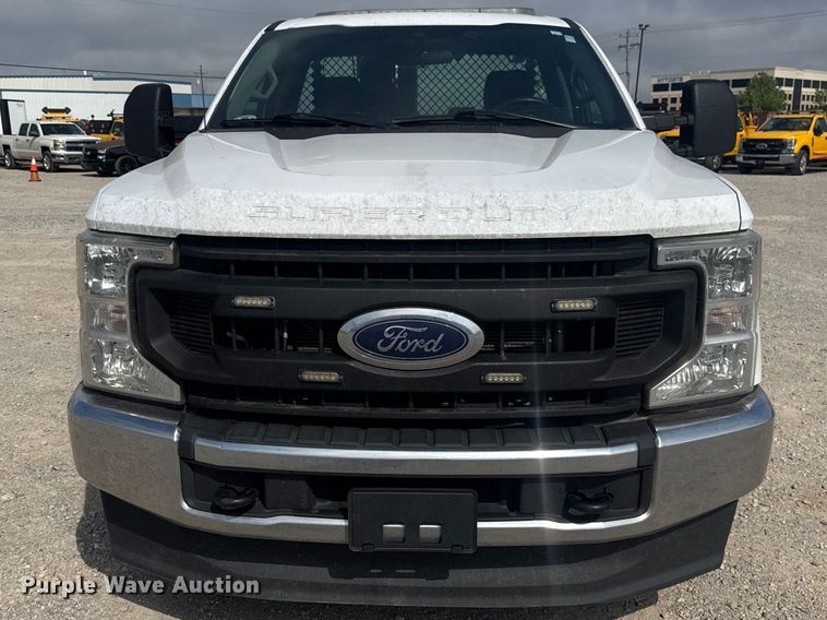 image for item ET6077 2021 Ford F250  utility bed pickup truck