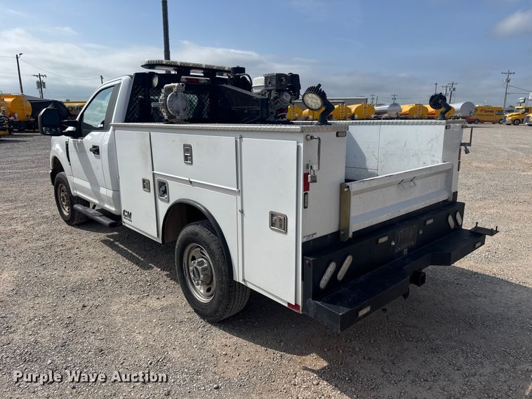 image for item ET6077 2021 Ford F250  utility bed pickup truck