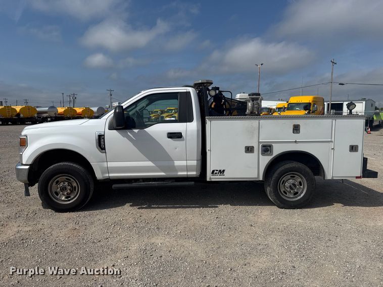 image for item ET6077 2021 Ford F250  utility bed pickup truck