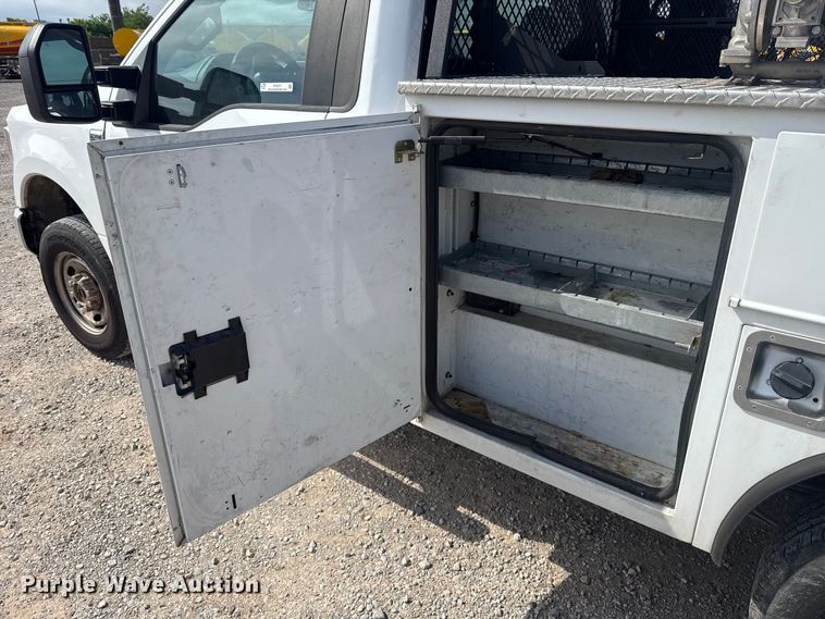 image for item ET6077 2021 Ford F250  utility bed pickup truck