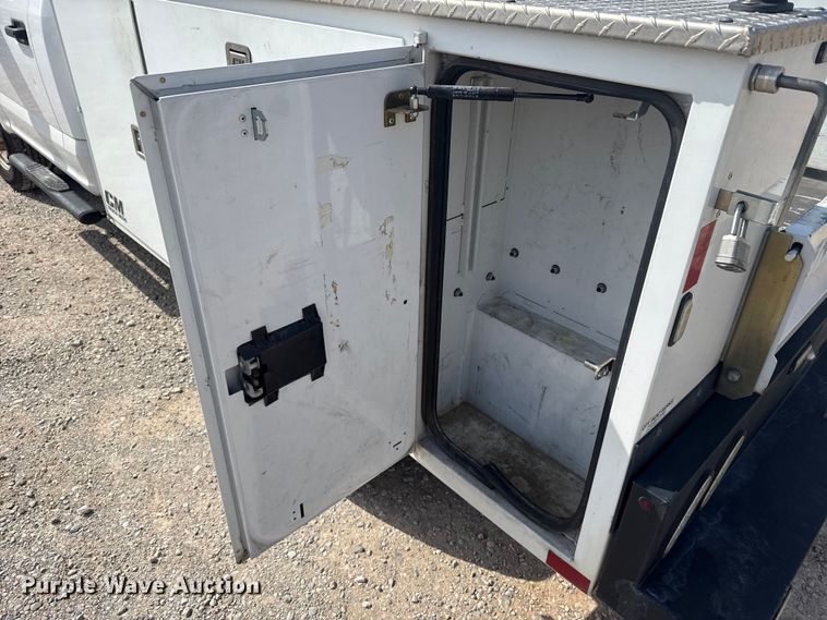 image for item ET6077 2021 Ford F250  utility bed pickup truck