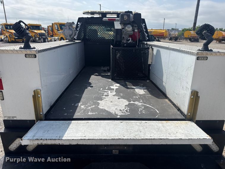 image for item ET6077 2021 Ford F250  utility bed pickup truck