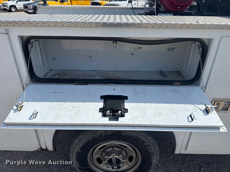 image for item ET6077 2021 Ford F250  utility bed pickup truck