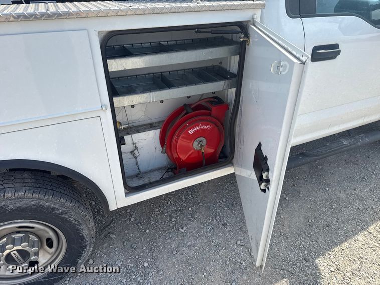image for item ET6077 2021 Ford F250  utility bed pickup truck