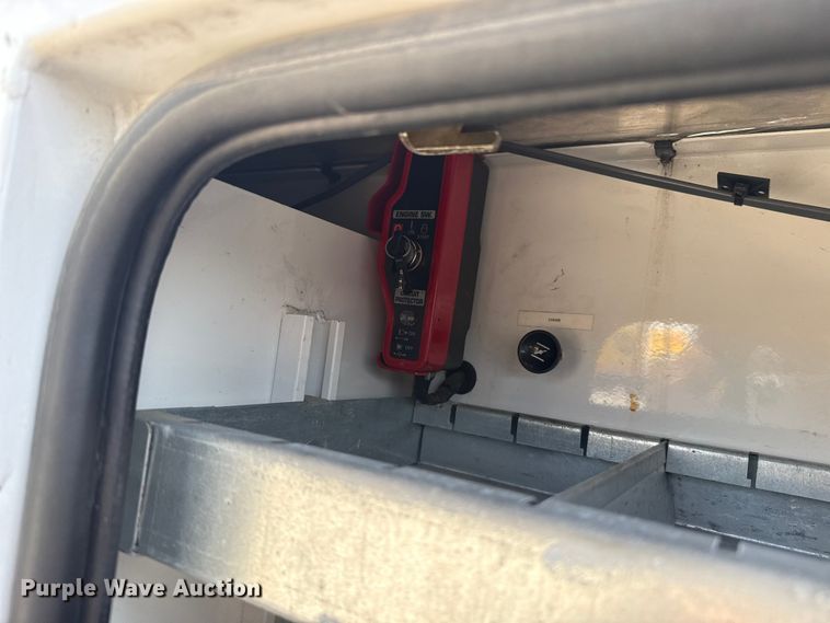 image for item ET6077 2021 Ford F250  utility bed pickup truck
