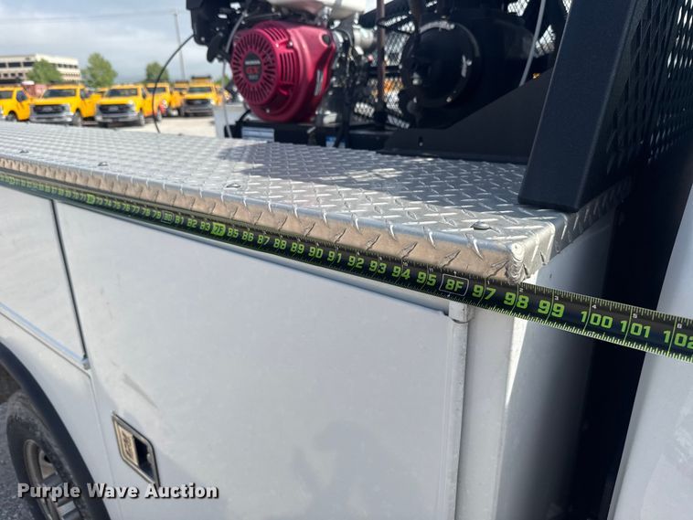 image for item ET6077 2021 Ford F250  utility bed pickup truck