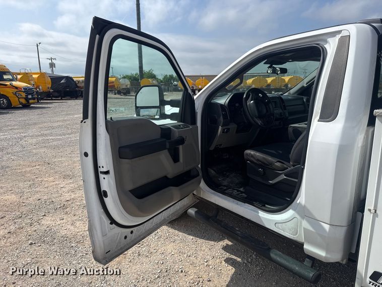 image for item ET6077 2021 Ford F250  utility bed pickup truck