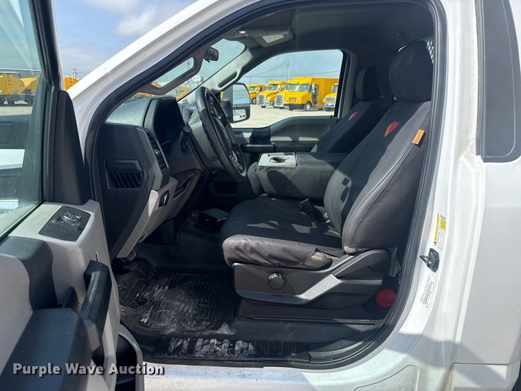 image for item ET6077 2021 Ford F250  utility bed pickup truck