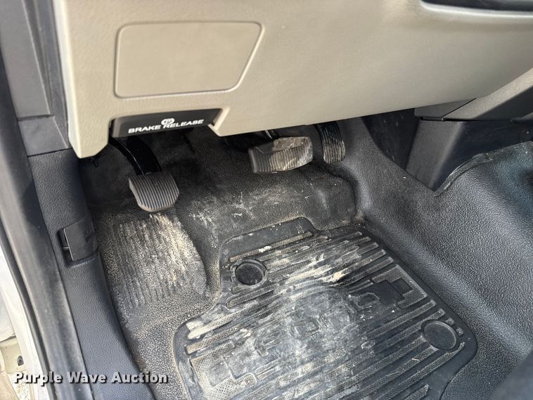 image for item ET6077 2021 Ford F250  utility bed pickup truck