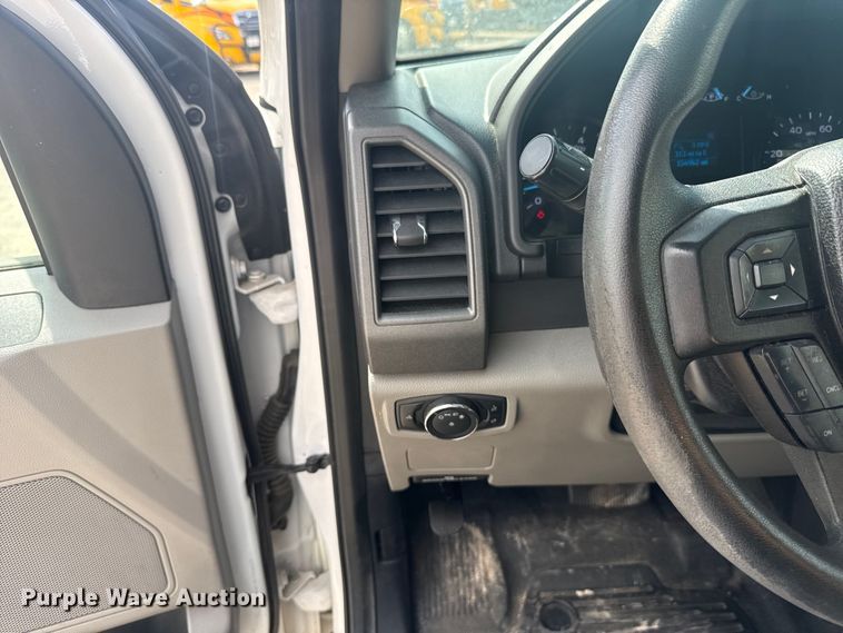 image for item ET6077 2021 Ford F250  utility bed pickup truck
