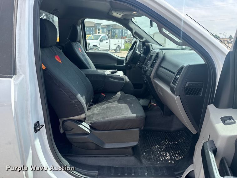 image for item ET6077 2021 Ford F250  utility bed pickup truck