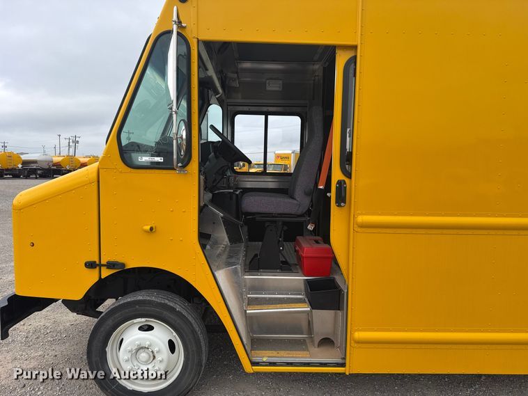 image for item ET6078 2021 Ford F59 delivery van