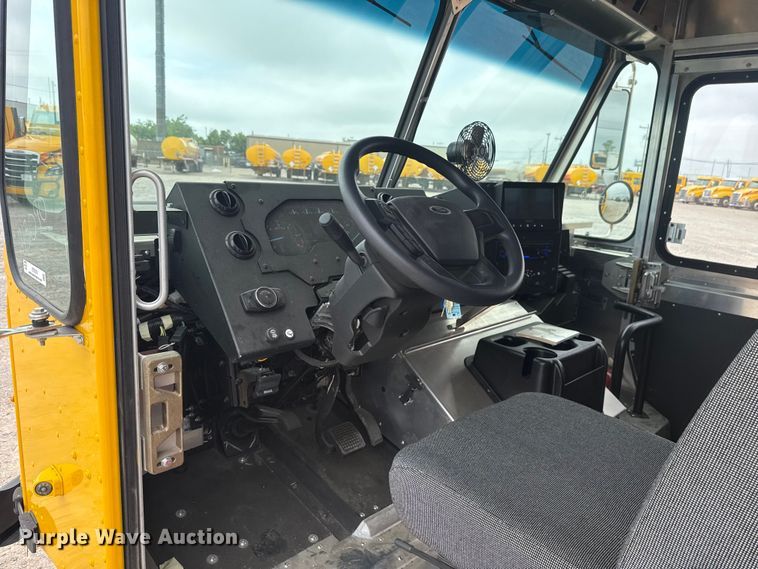 image for item ET6078 2021 Ford F59 delivery van