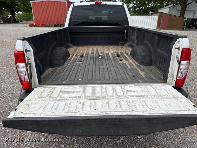 image for item ET6098 2020 Ford F250 Super Duty Crew Cab pickup truck