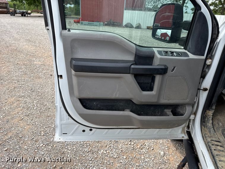 image for item ET6098 2020 Ford F250 Super Duty Crew Cab pickup truck