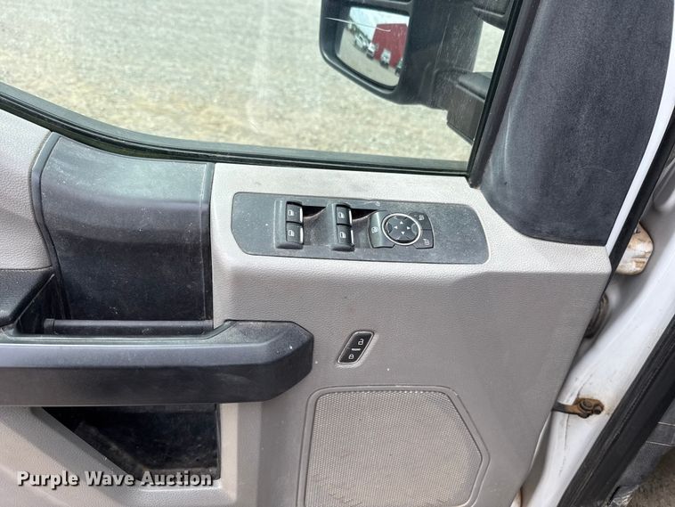 image for item ET6098 2020 Ford F250 Super Duty Crew Cab pickup truck