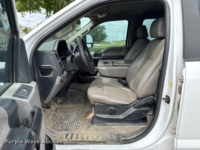 image for item ET6098 2020 Ford F250 Super Duty Crew Cab pickup truck