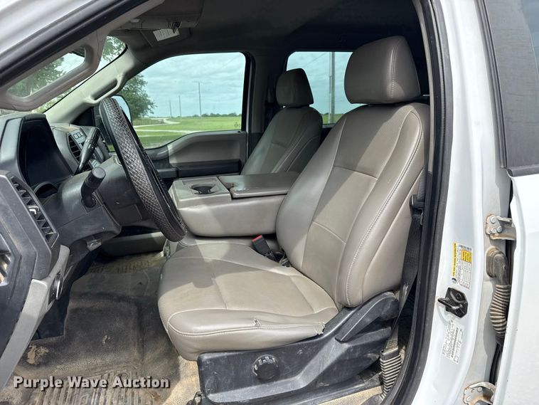 image for item ET6098 2020 Ford F250 Super Duty Crew Cab pickup truck