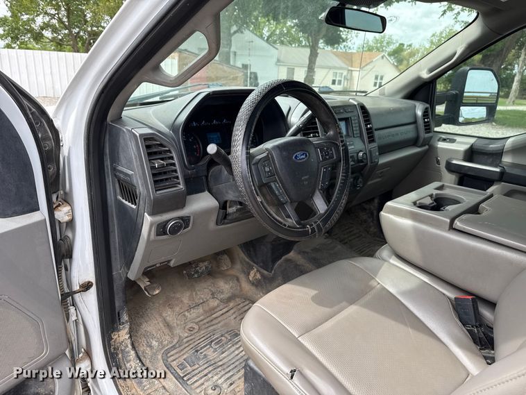 image for item ET6098 2020 Ford F250 Super Duty Crew Cab pickup truck