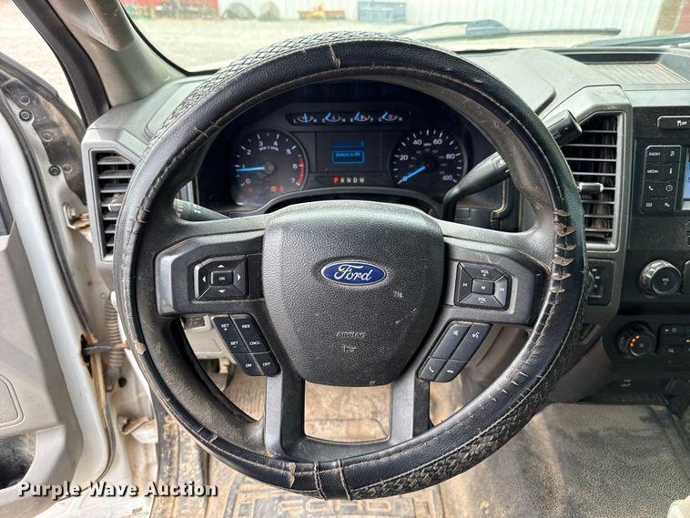 image for item ET6098 2020 Ford F250 Super Duty Crew Cab pickup truck