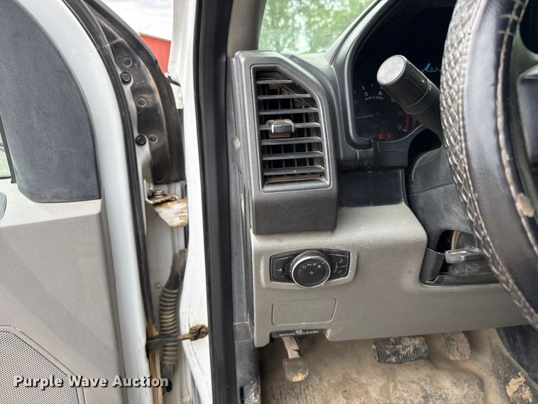 image for item ET6098 2020 Ford F250 Super Duty Crew Cab pickup truck