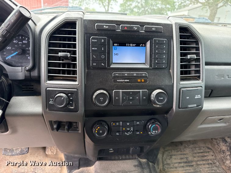 image for item ET6098 2020 Ford F250 Super Duty Crew Cab pickup truck