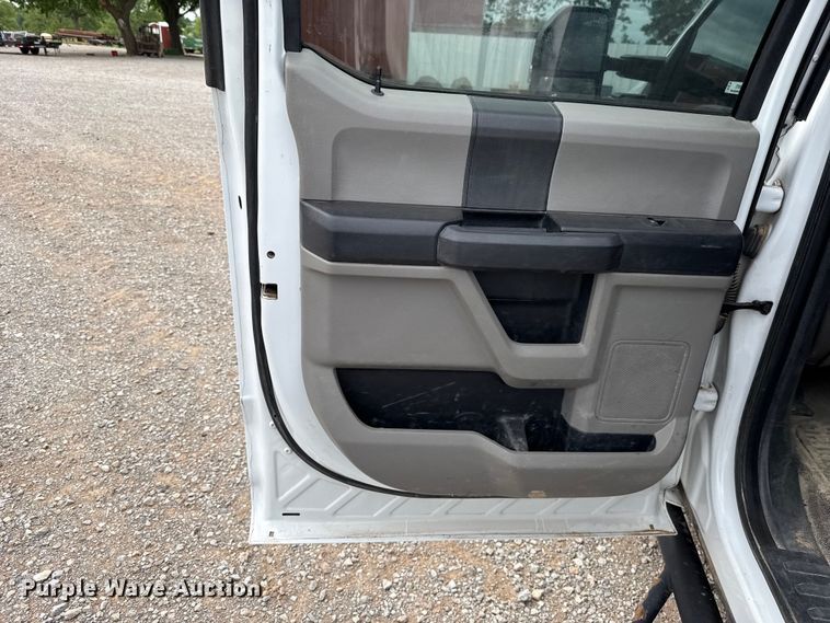 image for item ET6098 2020 Ford F250 Super Duty Crew Cab pickup truck