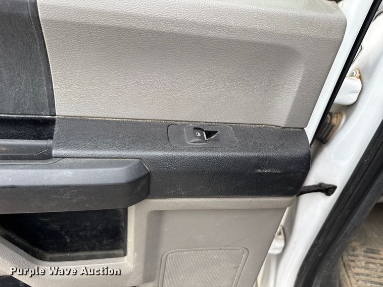 image for item ET6098 2020 Ford F250 Super Duty Crew Cab pickup truck