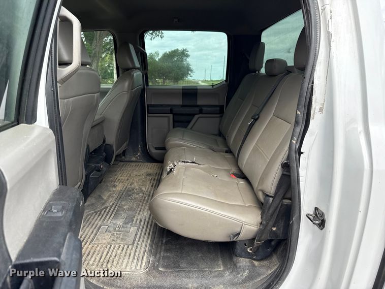 image for item ET6098 2020 Ford F250 Super Duty Crew Cab pickup truck