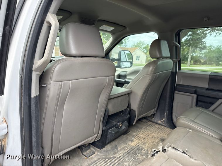 image for item ET6098 2020 Ford F250 Super Duty Crew Cab pickup truck