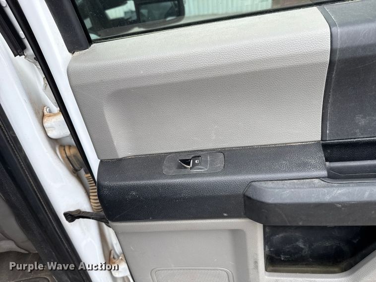image for item ET6098 2020 Ford F250 Super Duty Crew Cab pickup truck