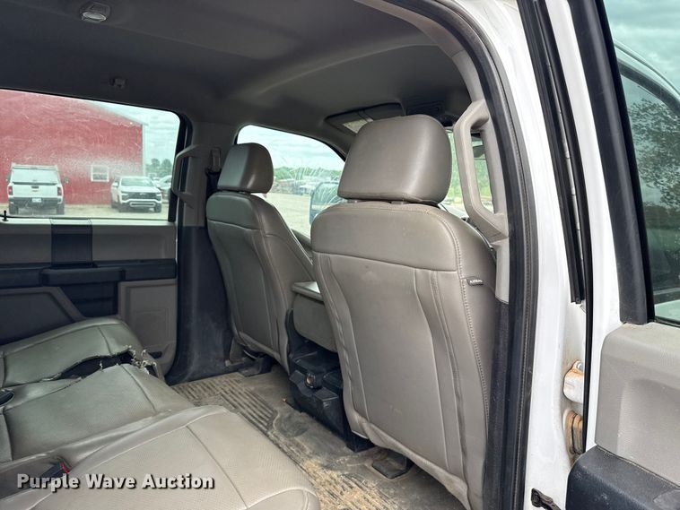 image for item ET6098 2020 Ford F250 Super Duty Crew Cab pickup truck