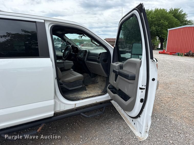 image for item ET6098 2020 Ford F250 Super Duty Crew Cab pickup truck