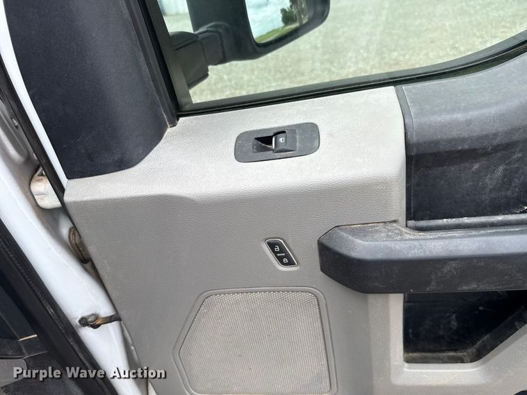 image for item ET6098 2020 Ford F250 Super Duty Crew Cab pickup truck