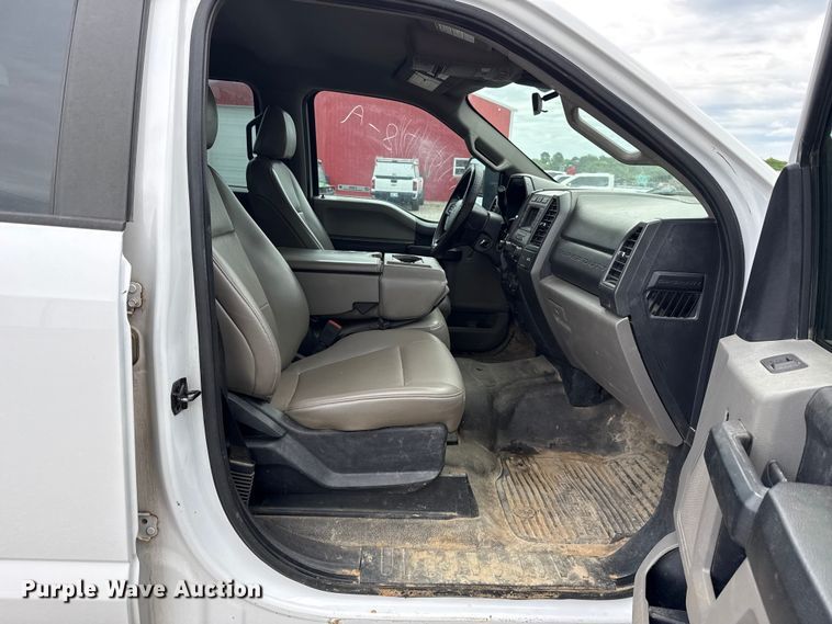 image for item ET6098 2020 Ford F250 Super Duty Crew Cab pickup truck