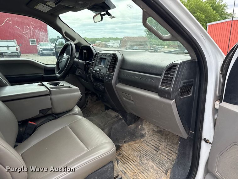 image for item ET6098 2020 Ford F250 Super Duty Crew Cab pickup truck