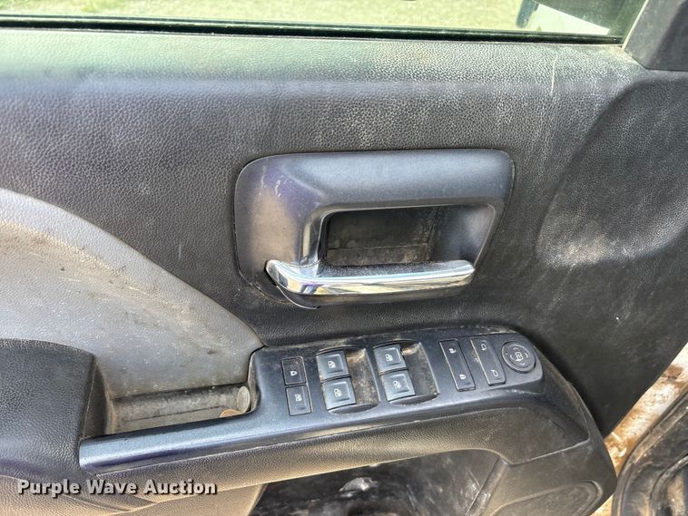 image for item EU0496 2019 Chevrolet Silverado 2500HD Ext. Cab pickup truck